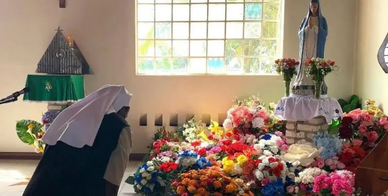 DALLA CAPPELLA DI RADIO MARIA KIBEHO RWANDA