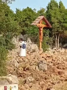 Medjugorje salita al Podbrodo squadra volontari