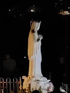 l’Apparizione della Regina della Pace a Marija e Ivan insieme