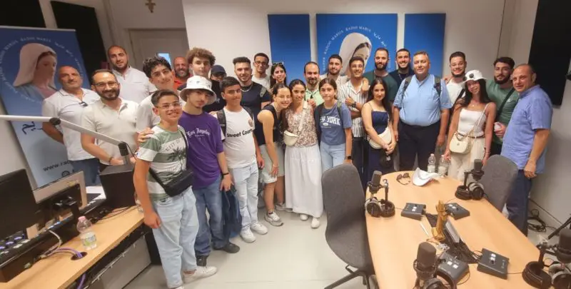 Gruppo di giovani siro cattolici (Gruppo San Francesco) provenienti da Bruxelles hanno visitato gli studi di Radio Mariam a Roma