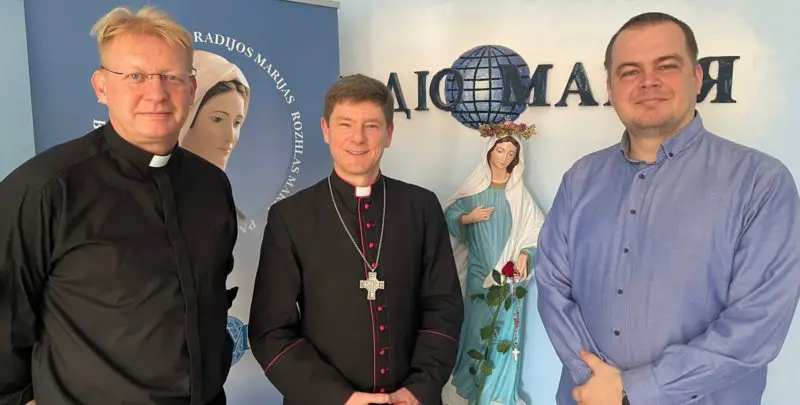 Team RM Ucraina con Mons. Vitalij Kryvyc'kyj, S.D.B - vescovo di Kiev