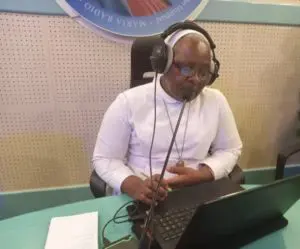 LA PASTORALE DI RADIO MARIA TANZANIA NEGLI OSPEDALI (2)
