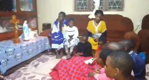LA PASTORALE DI RADIO MARIA TANZANIA NEGLI OSPEDALI (2)