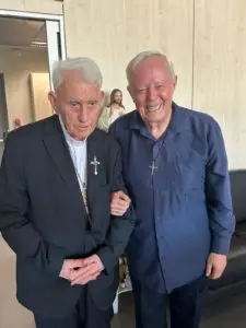 P. LIVIO CON SUA EMINENZA IL CARDINALE ERNEST SIMONI (1)
