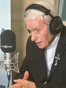 P. LIVIO CON SUA EMINENZA IL CARDINALE ERNEST SIMONI (3)