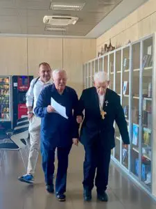 P. LIVIO CON SUA EMINENZA IL CARDINALE ERNEST SIMONI (7)