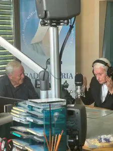 P. LIVIO CON SUA EMINENZA IL CARDINALE ERNEST SIMONI (1)
