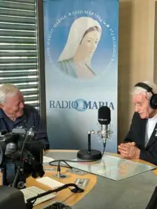 P. LIVIO CON SUA EMINENZA IL CARDINALE ERNEST SIMONI (1)