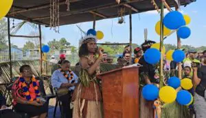 volontari Radio Maria Papua Nuova Guinea e studenti scuola cattolica internazionale POM1