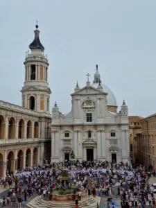 Dalla Basilica della Santa Casa il velo di Maria Bambina iniziativa di Radio Maria