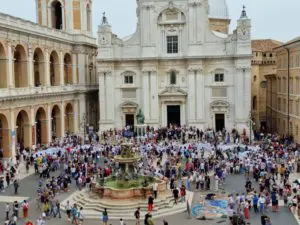Dalla Basilica della Santa Casa il velo di Maria Bambina iniziativa di Radio Maria