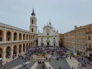 Dalla Basilica della Santa Casa il velo di Maria Bambina iniziativa di Radio Maria