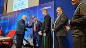 IX CONVEGNO MONDIALE DI RADIO MARIA I RAPPRESENTANTI DEI VARI CONTINENTI CON P.LIVIO
