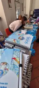 Accoglienza e smistamento delle delegaIoni di Radio Maria in arrivo dai 5 continenti (2)