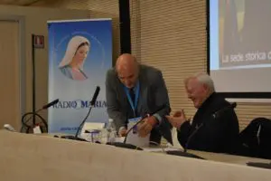Padre Livio e il Presidente Vittorio Viccardi - IX CONVEGNO MONDIALE DI RADIO MARIA- Erba - 131024 (18)