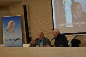 Padre Livio e il Presidente Vittorio Viccardi - IX CONVEGNO MONDIALE DI RADIO MARIA- Erba - 131024 (37)
