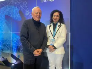IX CONVEGNO MONDIALE DI RADIO MARIA I RAPPRESENTANTI DEI VARI CONTINENTI CON P.LIVIO (2)