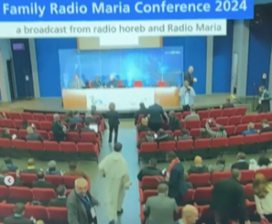 In collegamento con il Centro Pastorale di Seveso - Ex Seminario Arcivescovile di Milano trasmettiamo la Conferenza di Padre Livio, Directors Advisor della Famiglia Mondiale di RM e del Presidente Viccardi (1)