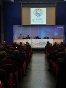 In collegamento con il Centro Pastorale di Seveso - Ex Seminario Arcivescovile di Milano trasmettiamo la Conferenza di Padre Livio, Directors Advisor della Famiglia Mondiale di RM e del Presidente Viccardi (1)
