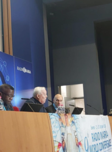In collegamento con il Centro Pastorale di Seveso - Ex Seminario Arcivescovile di Milano trasmettiamo la Conferenza di Padre Livio, Directors Advisor della Famiglia Mondiale di RM e del Presidente Viccardi (1)