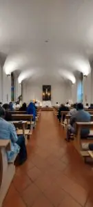Prime delegazioni arrivate Santa Messa multilingue in corso