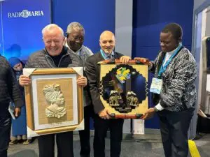 UN DONO PARTICOLARE PER PADRE LIVIO DA RADIO MARIA GABON