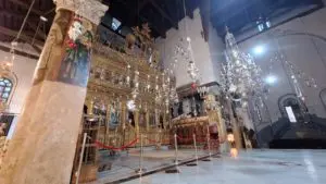 ENTRIAMO NELLA BASILICA DELLA NATIVITÀ A BETLEMME INSIEME A RADIO MARIA NAZARETH (3)
