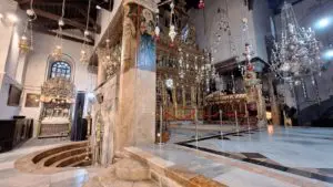 ENTRIAMO NELLA BASILICA DELLA NATIVITÀ A BETLEMME INSIEME A RADIO MARIA NAZARETH (3)