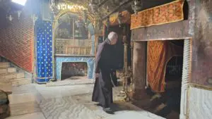 ENTRIAMO NELLA BASILICA DELLA NATIVITÀ A BETLEMME INSIEME A RADIO MARIA NAZARETH (3)