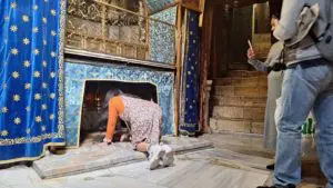 ENTRIAMO NELLA BASILICA DELLA NATIVITÀ A BETLEMME INSIEME A RADIO MARIA NAZARETH (3)