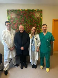 nelle foto P.LIVIO DIMESSO POCO FA - QUI CON L’EQUIPE MEDICA DELL’OSPEDALE SANT’ANNA DI COMO