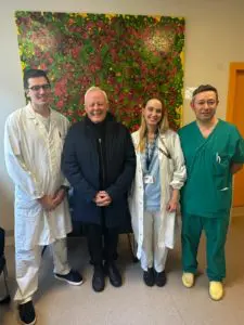 nelle foto P.LIVIO DIMESSO POCO FA - QUI CON L’EQUIPE MEDICA DELL’OSPEDALE SANT’ANNA DI COMO