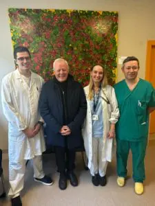 nelle foto P.LIVIO DIMESSO POCO FA - QUI CON L’EQUIPE MEDICA DELL’OSPEDALE SANT’ANNA DI COMO