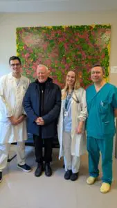 nelle foto P.LIVIO DIMESSO POCO FA - QUI CON L’EQUIPE MEDICA DELL’OSPEDALE SANT’ANNA DI COMO