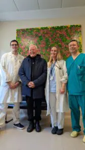 nelle foto P.LIVIO DIMESSO POCO FA - QUI CON L’EQUIPE MEDICA DELL’OSPEDALE SANT’ANNA DI COMO