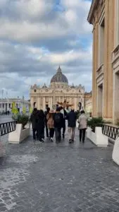 pellegrini verso la porta santa