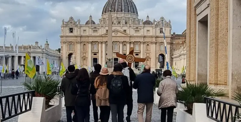 pellegrini verso la porta santa