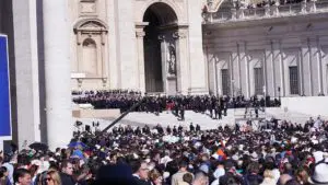 Live siamo in Piazza San Pietro