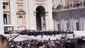 Live siamo in Piazza San Pietro
