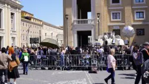 Piazza San Pietro fedeli