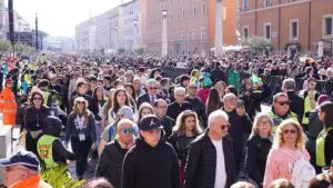 fedeli in Piazza San Pietro