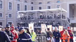 fedeli in Piazza San Pietro