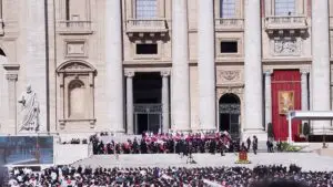 fedeli in Piazza San Pietro