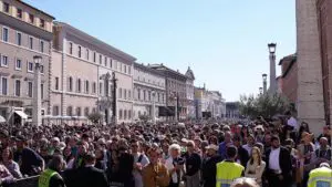 fedeli in Piazza San Pietro