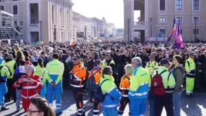 fedeli in Piazza San Pietro