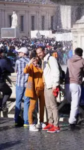 fedeli in Piazza San Pietro