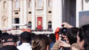 fedeli in Piazza San Pietro