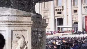 fedeli in Piazza San Pietro