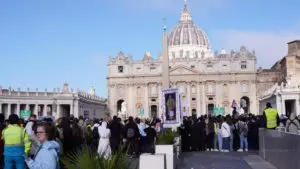 fedeli in Piazza San Pietro