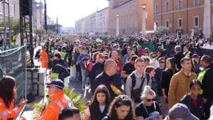 fedeli in Piazza San Pietro
